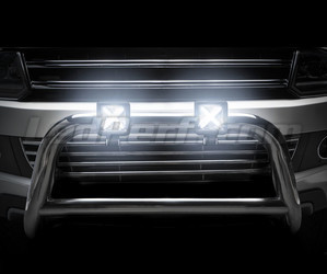 Przykład montażu reflektora roboczego LED Osram LEDriving® LIGHTBAR MX85-SP włączony Światła do jazdy dziennej
