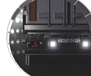 Samochód ciężarowy z 2Światła cofania LED Osram LEDriving Reversing FX120S-WD włączonymi