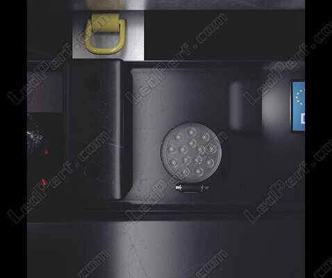 Przykład instalacji ze światłem cofania LED Osram LEDriving Reversing FX120R-WD - Okrągły