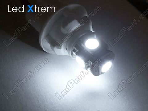 żarówka LED H6W Xtrem BAX9S Zabezpieczenie przed błędem OBD efekt biała xenon
