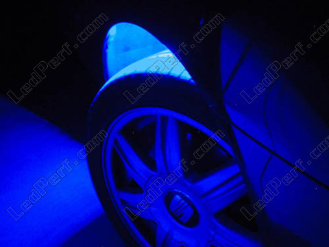 Osłona przeciwbłotna taśma LED niebieska wodoodporna 90cm