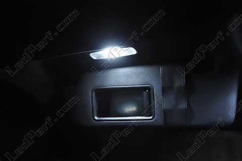 LED lusterek w osłonach przeciwsłonecznych Audi A4 B7