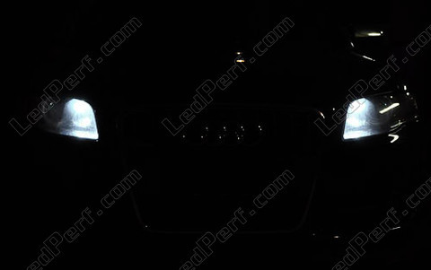 LED światła postojowe xenon biały Audi A4 B7