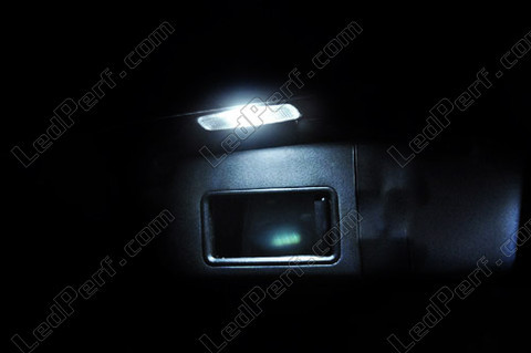 LED lusterek w osłonach przeciwsłonecznych Audi A8 D2