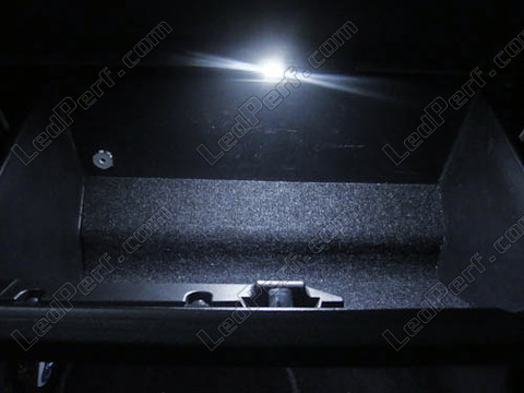 LED schowek na rękawiczki Ford Mondeo MK3