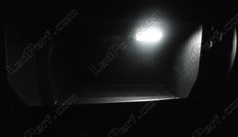 LED schowek na rękawiczki Mazda 3 phase 1