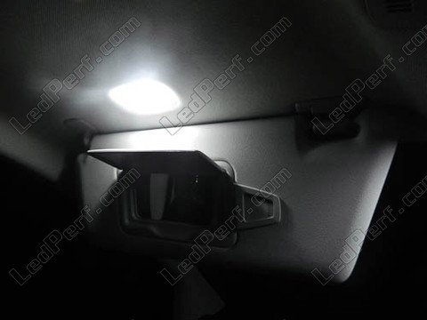 LED lusterek w osłonach przeciwsłonecznych Mercedes Klasa B