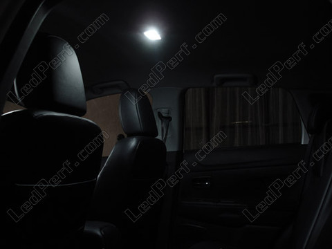 LED środkowe światło sufitowe Mitsubishi ASX