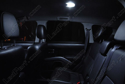 LED środkowe światło sufitowe Mitsubishi Outlander
