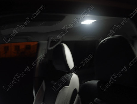 LED środkowe światło sufitowe Mitsubishi Pajero sport 1