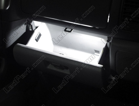 LED schowek na rękawiczki Mitsubishi Pajero sport 1