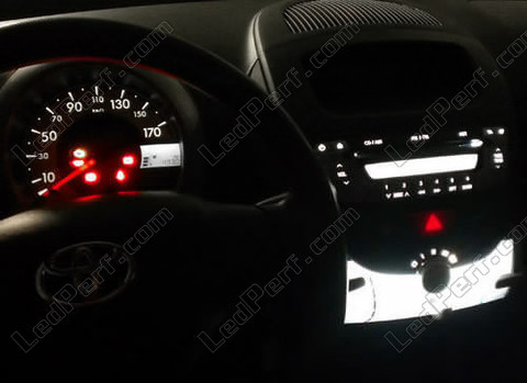 LED tablica rozdzielcza biały Peugeot 107