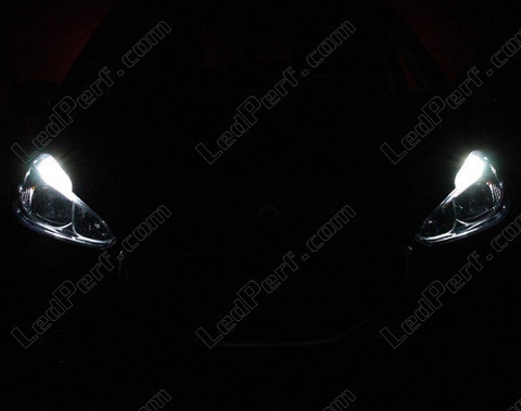 LED światła postojowe xenon biały Peugeot 208