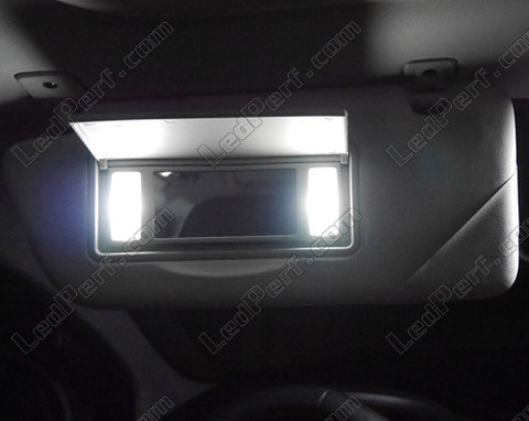 LED lusterek w osłonach przeciwsłonecznych Peugeot 5008