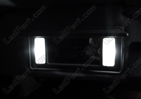 LED Lusterek w osłonach przeciwsłonecznych Toyota Avensis