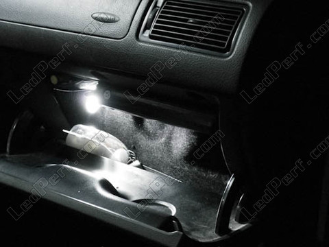 LED schowek na rękawiczki Volkswagen Golf 4