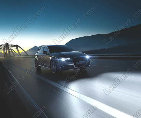 Samochód wyposażony w żarówki Reflektory H1 Osram Cool Blue Intense NEXT GEN, światło z efektem LED Światła mijania.