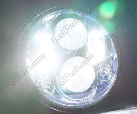 Optyka motocykl Full LED Chromowana do reflektora okrągły o średnicy 5,75 cala - Typ 2 Oświetlenie w kolorze Biały czysty.