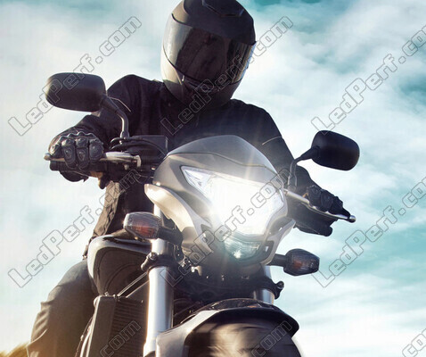 Reflektor motocyklowy wyposażony w żarówkę H7 LED Philips ULTINON Pro6000 homologowane