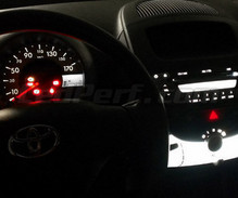 Zestaw LED licznika / deski rozdzielczej w Peugeot 107
